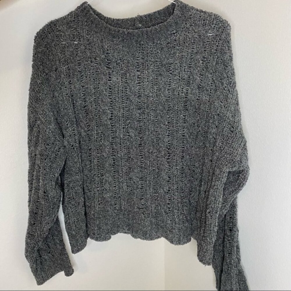 American Eagle grey crew neck sweater